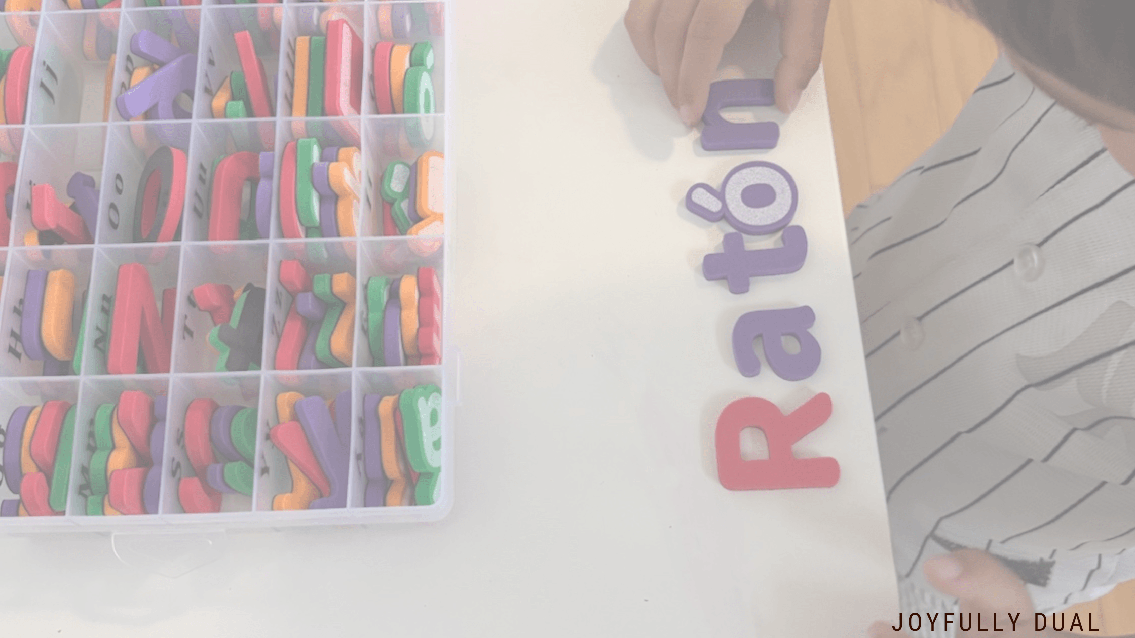 child blending sounds in spanish